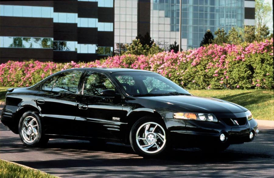  Pontiac Bonneville 2000 года  (фото 10 из 21)